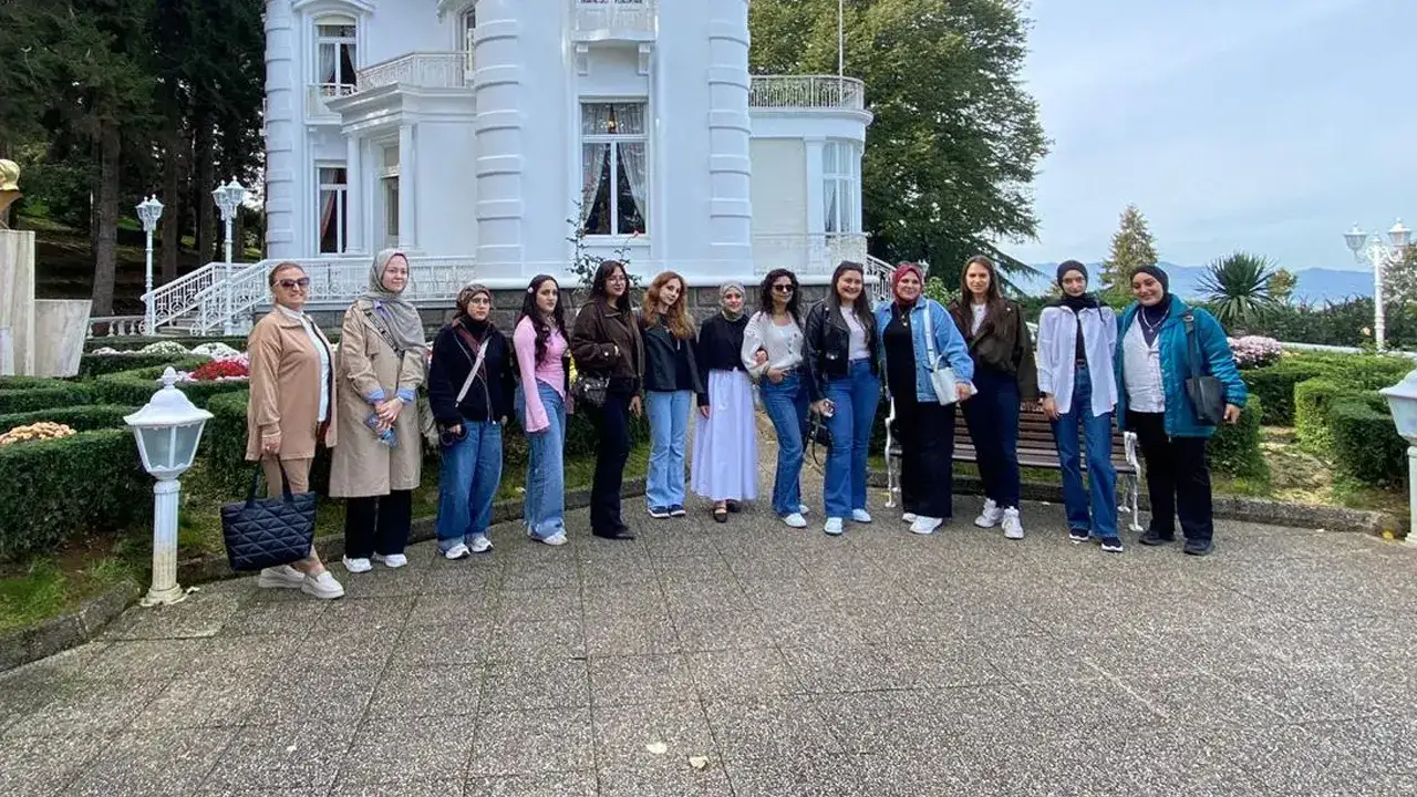 Trabzon’a gelen öğrenciler şehri keşfetti: Önemli duraklar ziyaret edildi