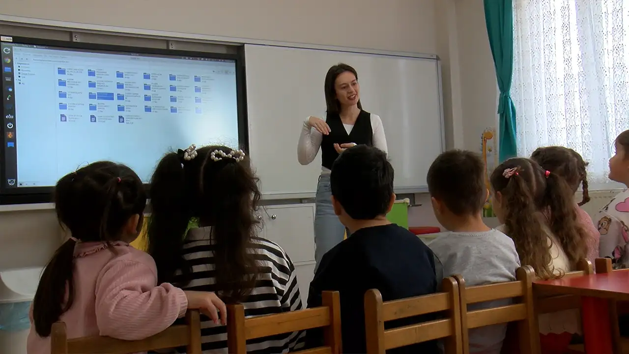 Rize’de  mezun olduğu okula 19 yıl sonra öğretmen olarak döndü