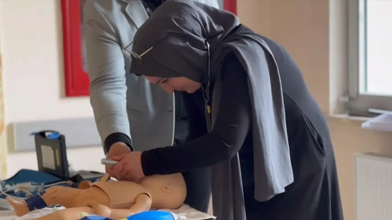 Bayburt’ta sağlık çalışanlarına yeni doğan bebek ölümlerini azaltmaya yönelik eğitim verildi