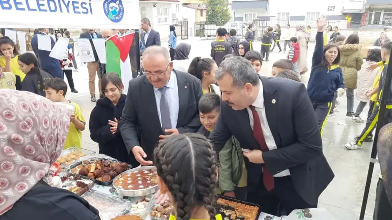 Samsunlu öğrencilerden Filistin için hayır çarşısı