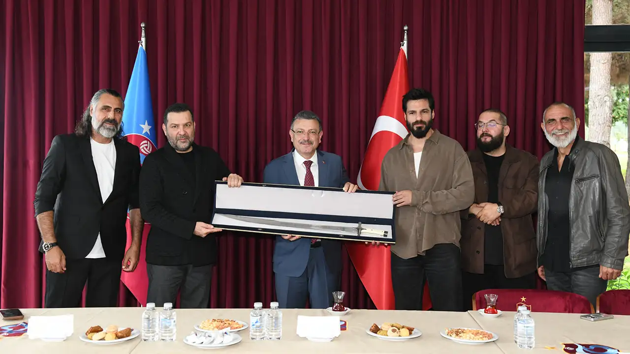 Başkan Genç, “Mehmed: Fetihler Sultanı” ekibiyle bir araya geldi