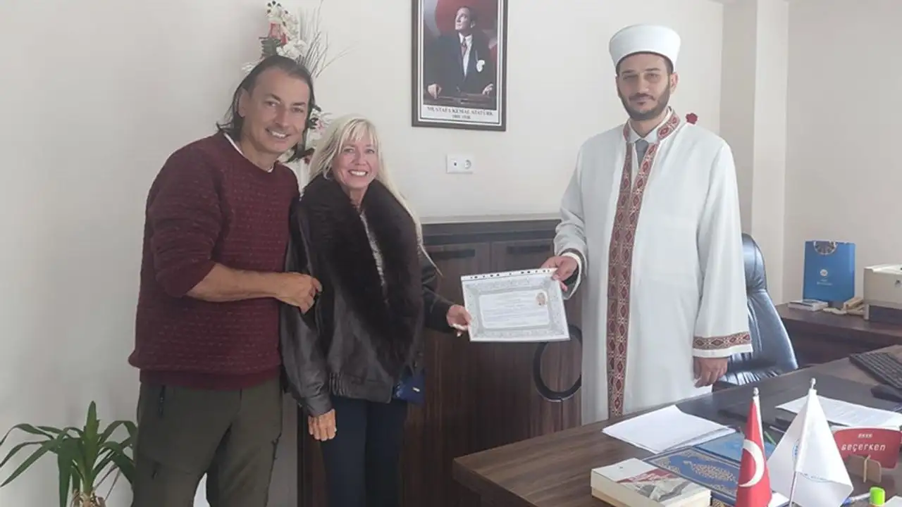 Rize’de ABD vatandaşı Müslüman oldu: Hediyelerle karşılandı