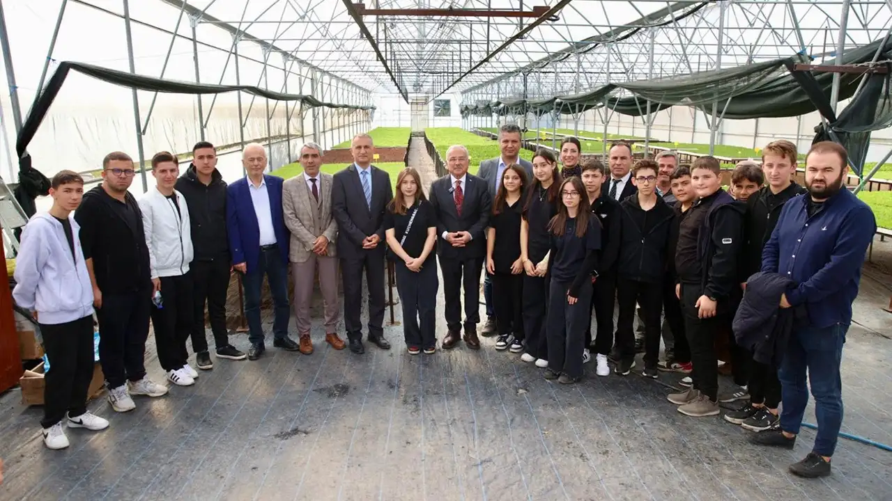 Ordu'da öğrenciler tarımı serada öğreniyor