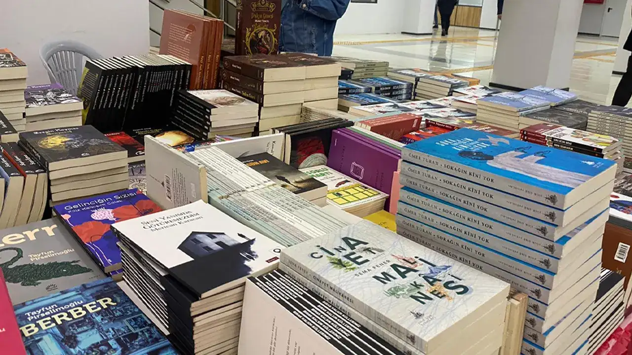 Trabzon’da okur severler yazarlarla bir araya geliyor