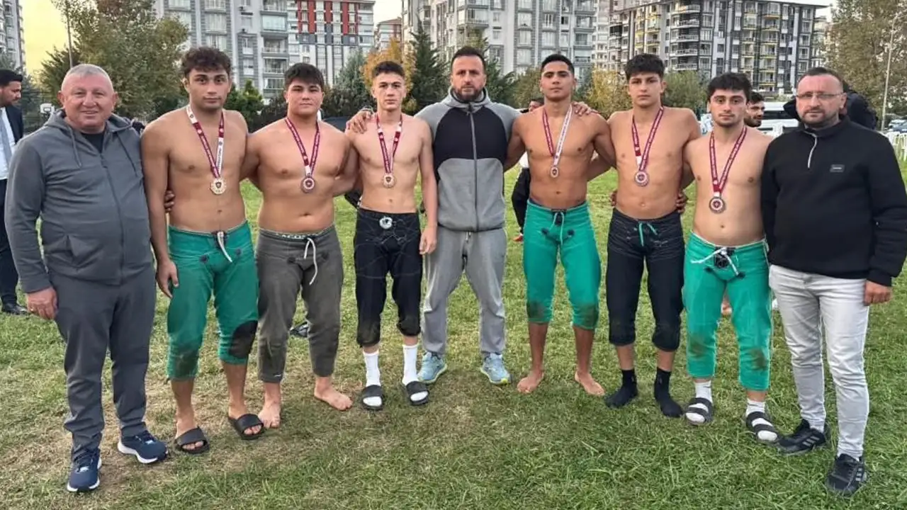 İlkadım Belediyespor güreş takımı Malatya’dan 3 altınla döndü