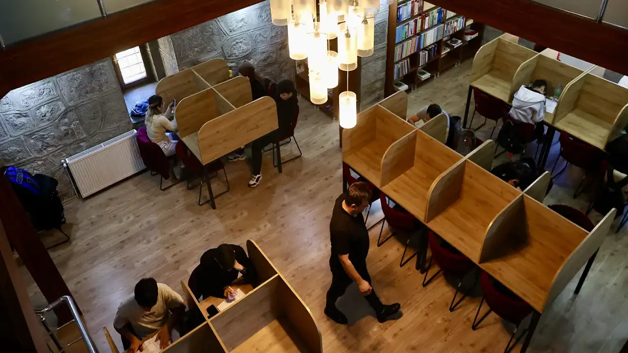 Tarihi Zağnos Burcu’nda 29 yıllık sessizlik: Trabzon’un kalbindeki bilgi yuvası