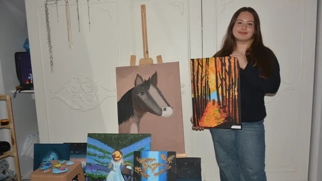 Ordu'da ortaokul öğrencisi Tuğba Samar: 9 yaşından beri resim yapıyor