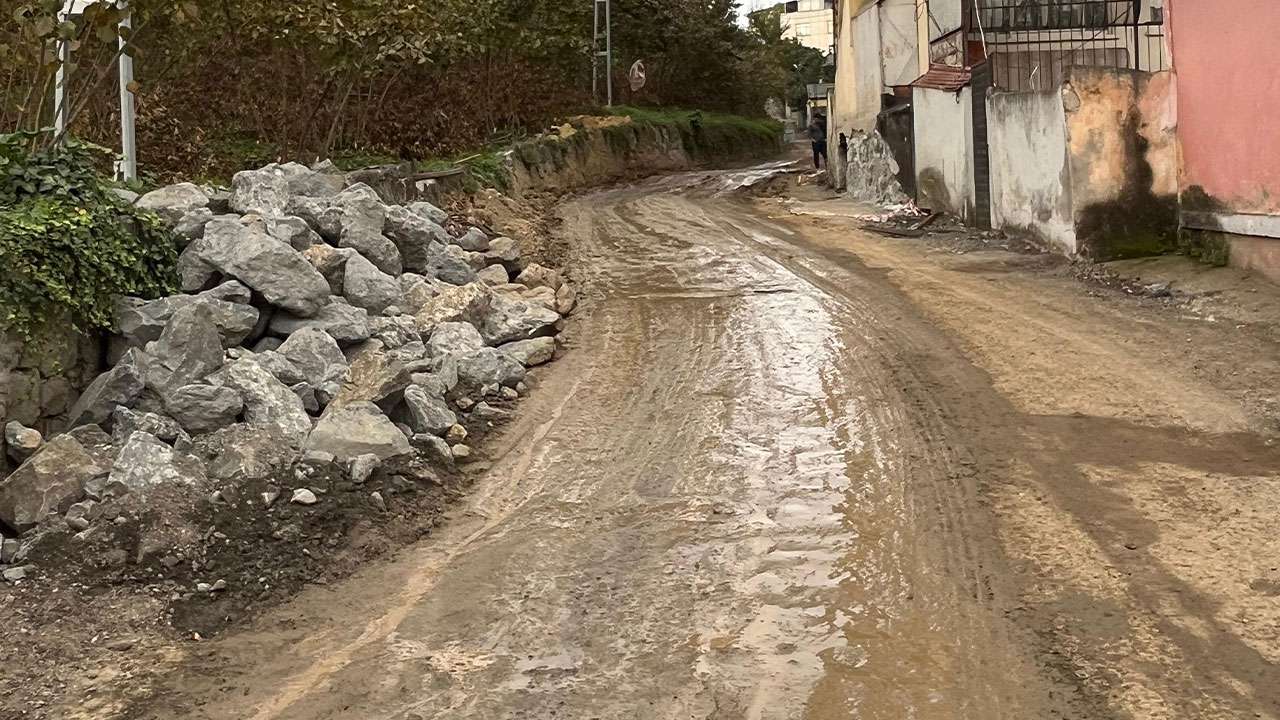 Trabzon’da mahallelinin yol tepkisi: “Çalışmalar bitti, öylece bıraktılar”
