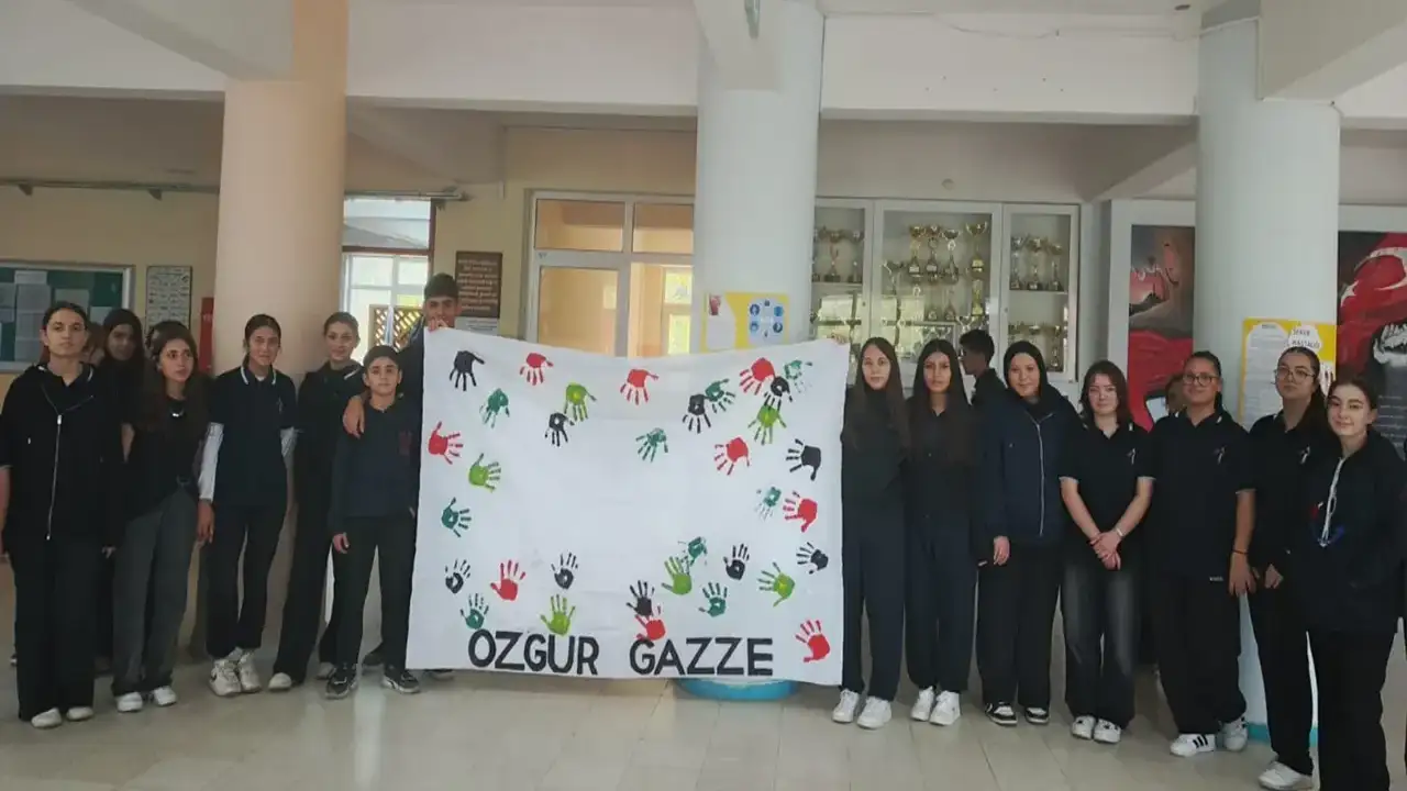 Giresun'da öğrenciler Gazze için kermes düzenledi