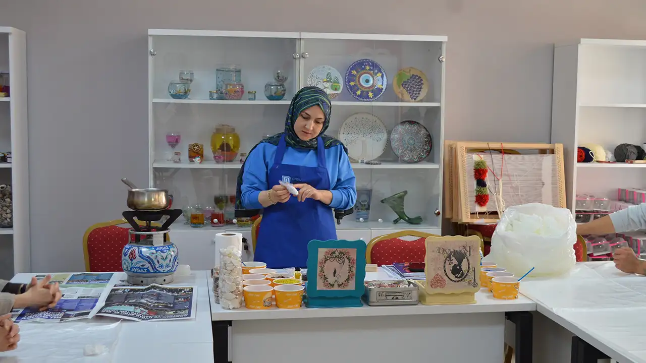 Ordu’da denetimli serbestlik yükümlüleri için mum kursu başlatıldı