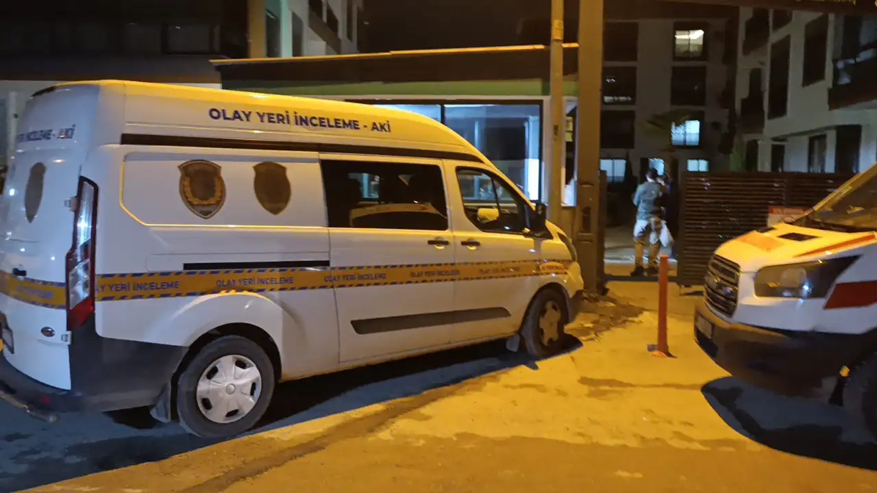 İzmir’de aile dehşeti: Anne ve babasını öldürüp intihar etti