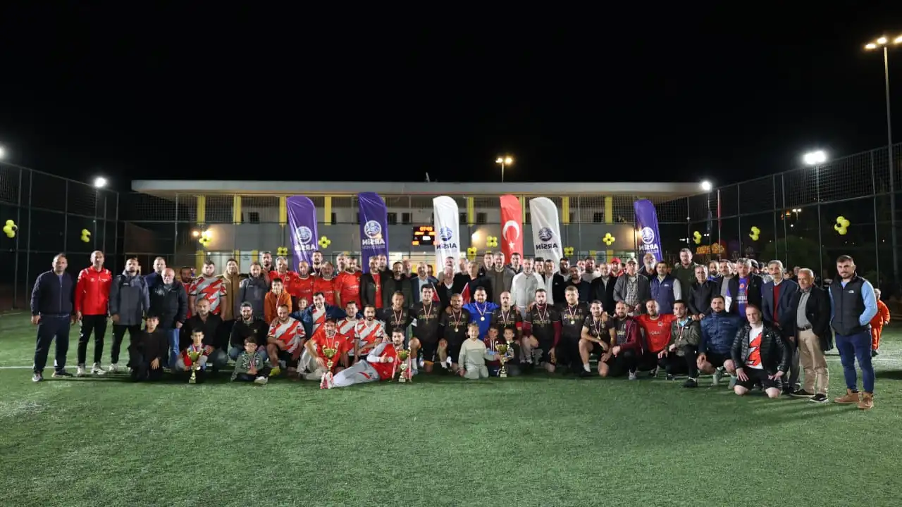 Arsin’de futbol heyecanı sona erdi: Kupalar sahiplerini buldu