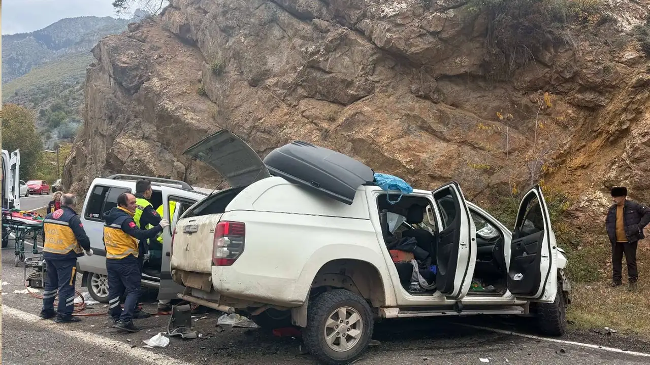 Artvin’de zincirleme kaza: 4 kişi yaralandı