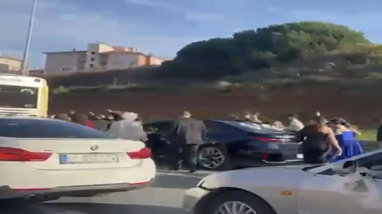 Düğün konvoyuna horon molası verdiler