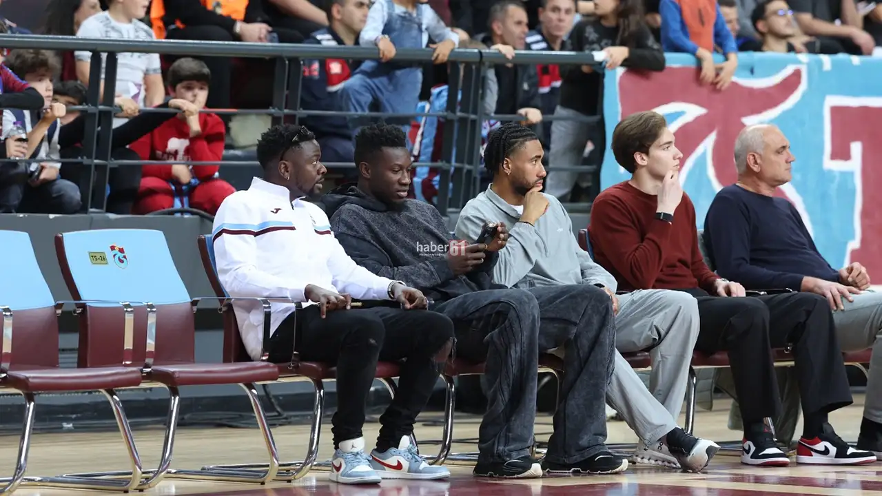 Trabzonspor'un yıldızları, basketbol takımına destek olmak üzere Hayri Gür'e geldi
