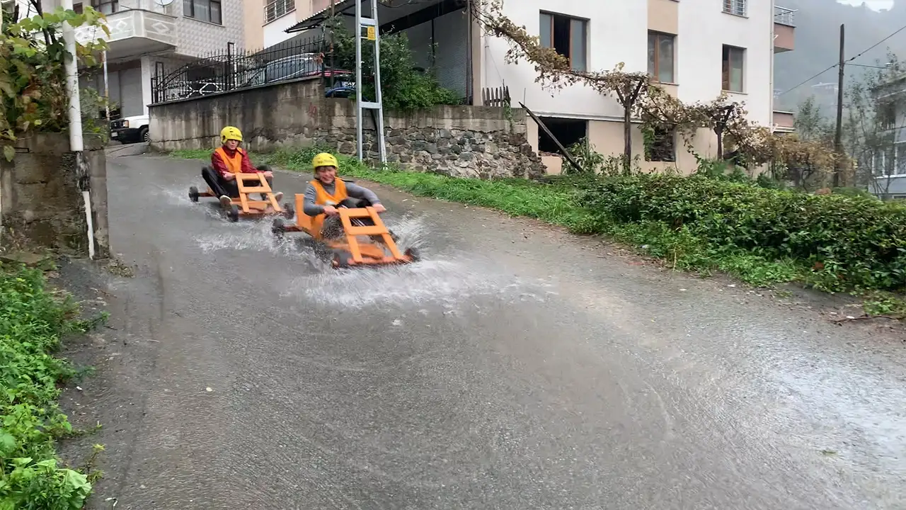 Rize’de ‘Laz Ralli’ nefes kesti: Yağmur altında yarıştılar
