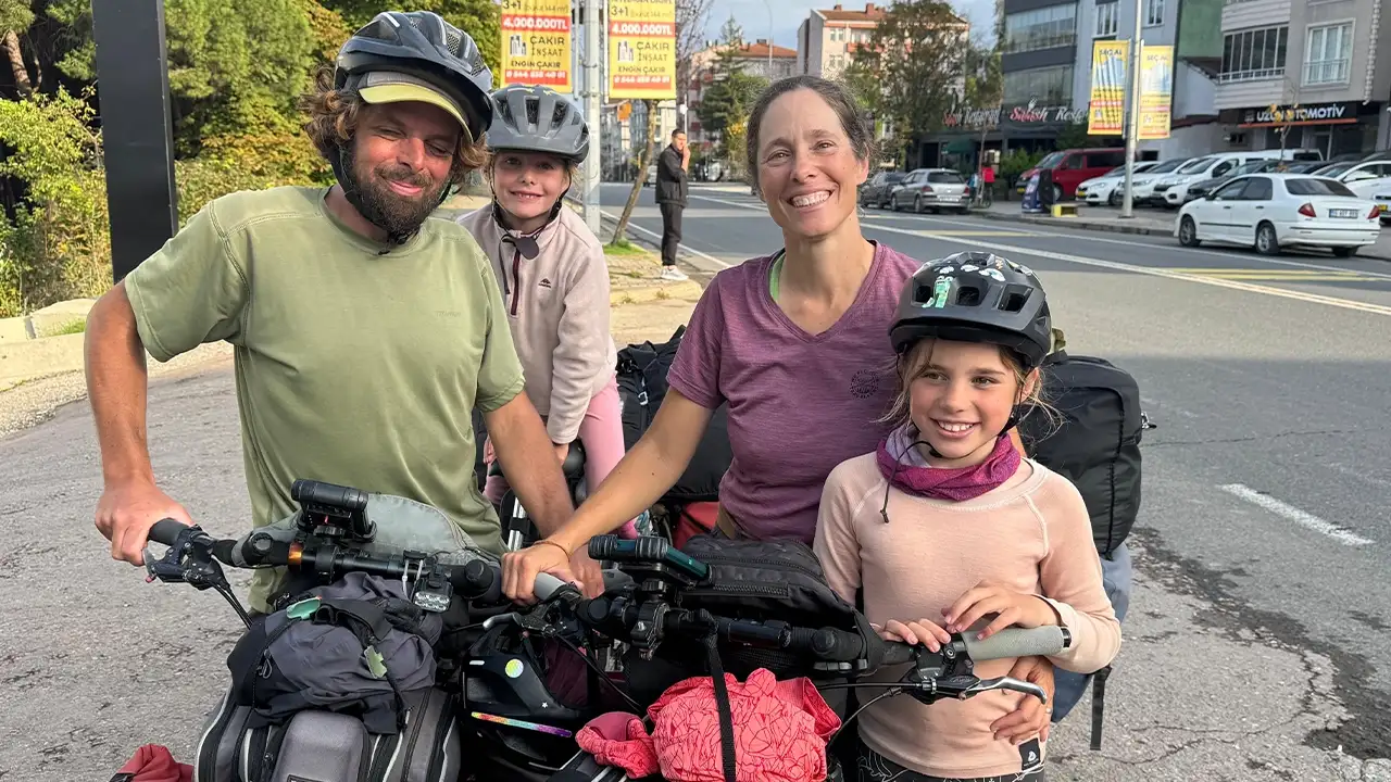 Kanadalı ailenin bisikletle dünya turu Türkiye’de devam ediyor
