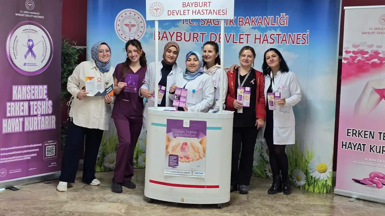 Bayburt Devlet Hastanesi’nde: Meme kanseri farkındalık standı açıldı