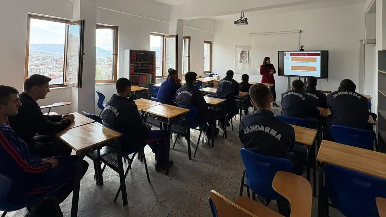 Bayburt Jandarma personeline: Kadına yönelik şiddet semineri