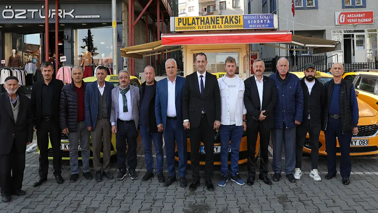 Başkan Ekim'den taksicilere moral ziyareti