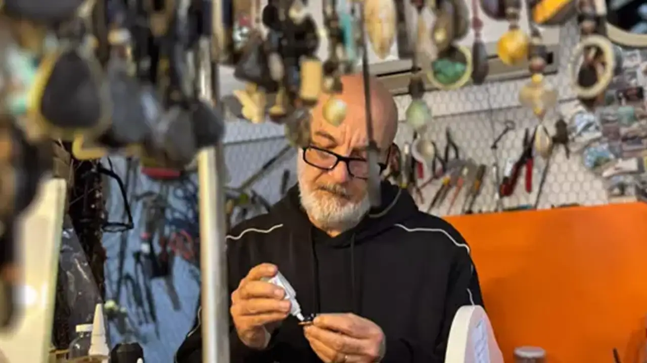 Ordu’da doğadan ilham aldı: Topladığı taşları takıya dönüştürüyor