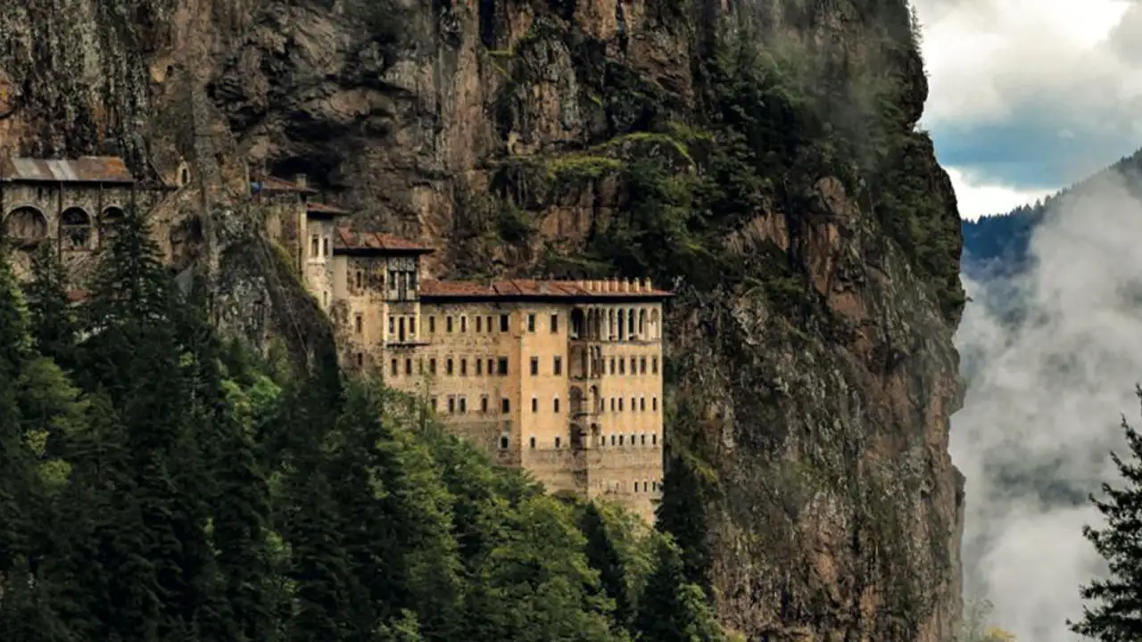 Trabzon Büyükşehir’den turistlere 3 dilli pratik rehber: “Trabzon’da Bir Mola”