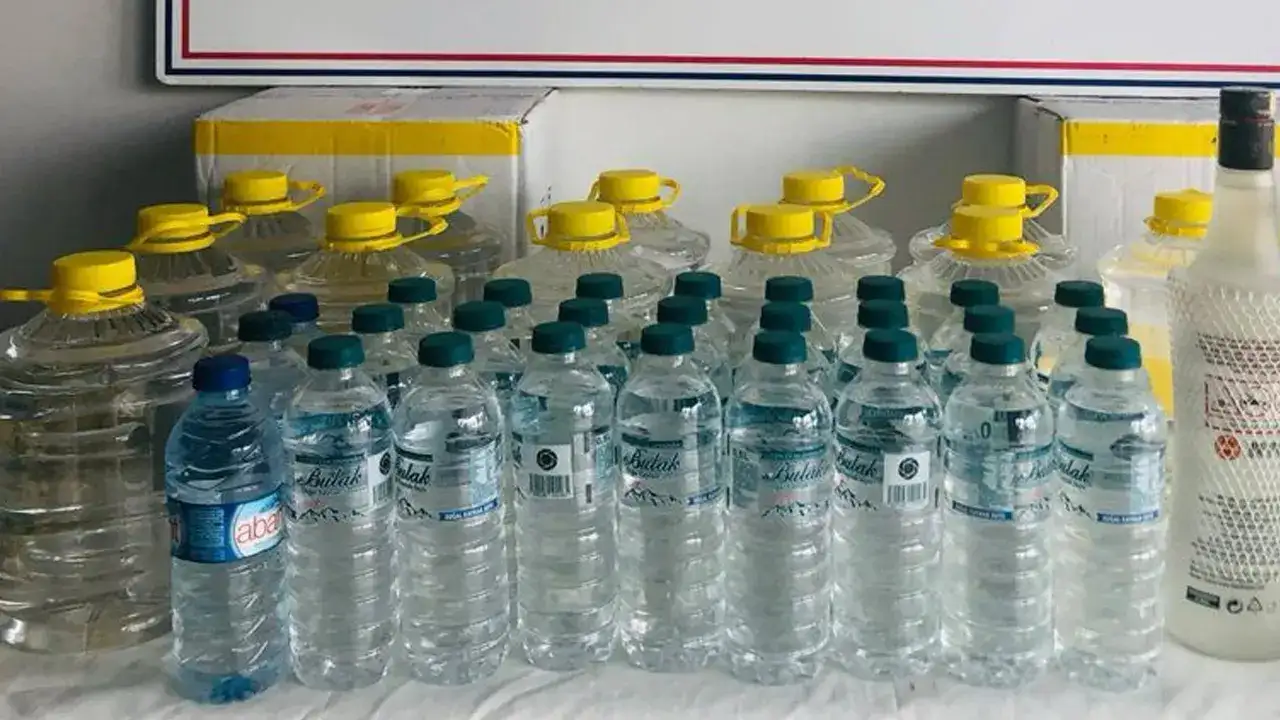 Trabzon’da kaçak içki ve sigara operasyonu: Litrelerce ele geçirildi