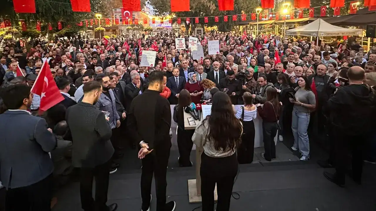 CHP Trabzon’dan Ekrem İmamoğlu’na destek yürüyüşü: Bu iftira tutmaz