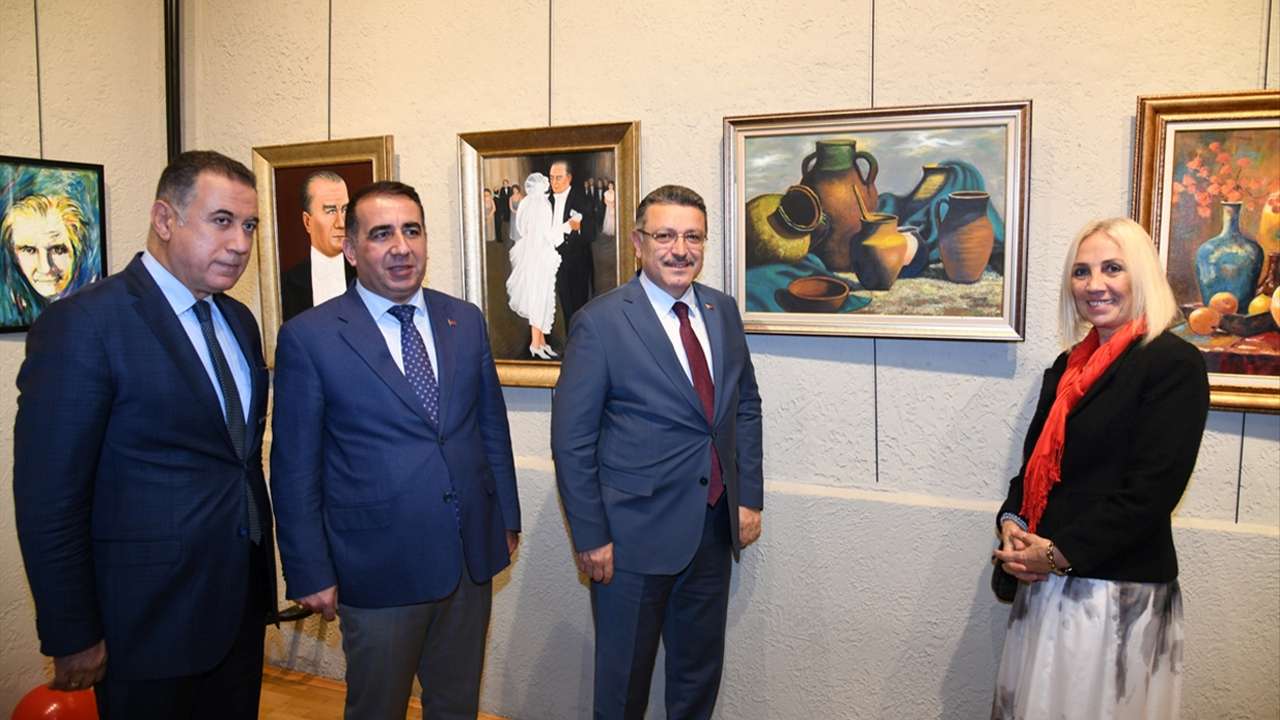 Trabzon’da “Cumhuriyet’in renkleri” sergisi açıldı