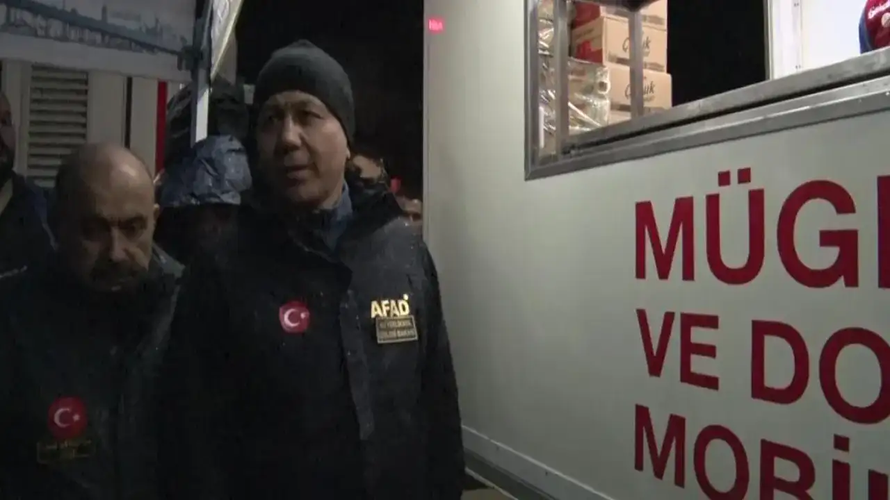 Bakan Yerlikaya 6.1’lik Sındırgı depremi sonrası bölgeye gitti