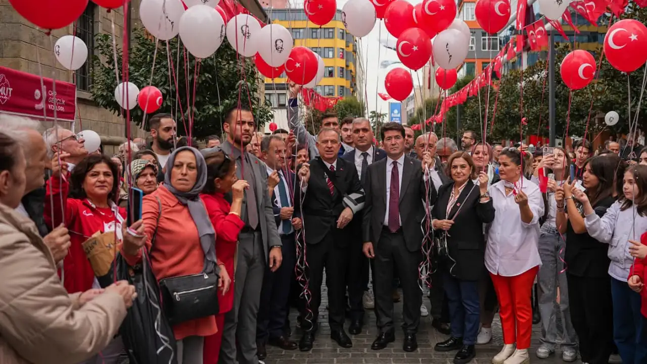 Trabzon'da Cumhuriyetin 102. Yılında: “İmamoğlu’na Özgürlük” sesleri yükseldi