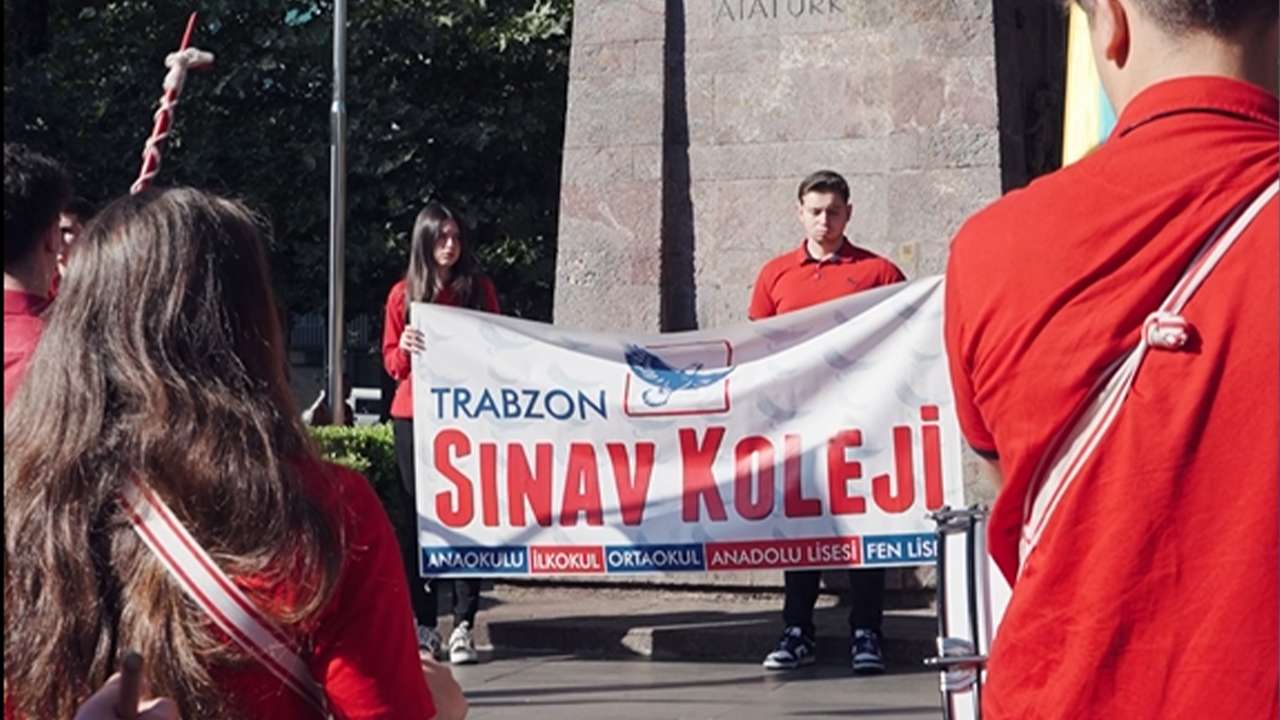 Trabzon Sınav Kolejinde Cumhuriyet Bayramı coşkusu