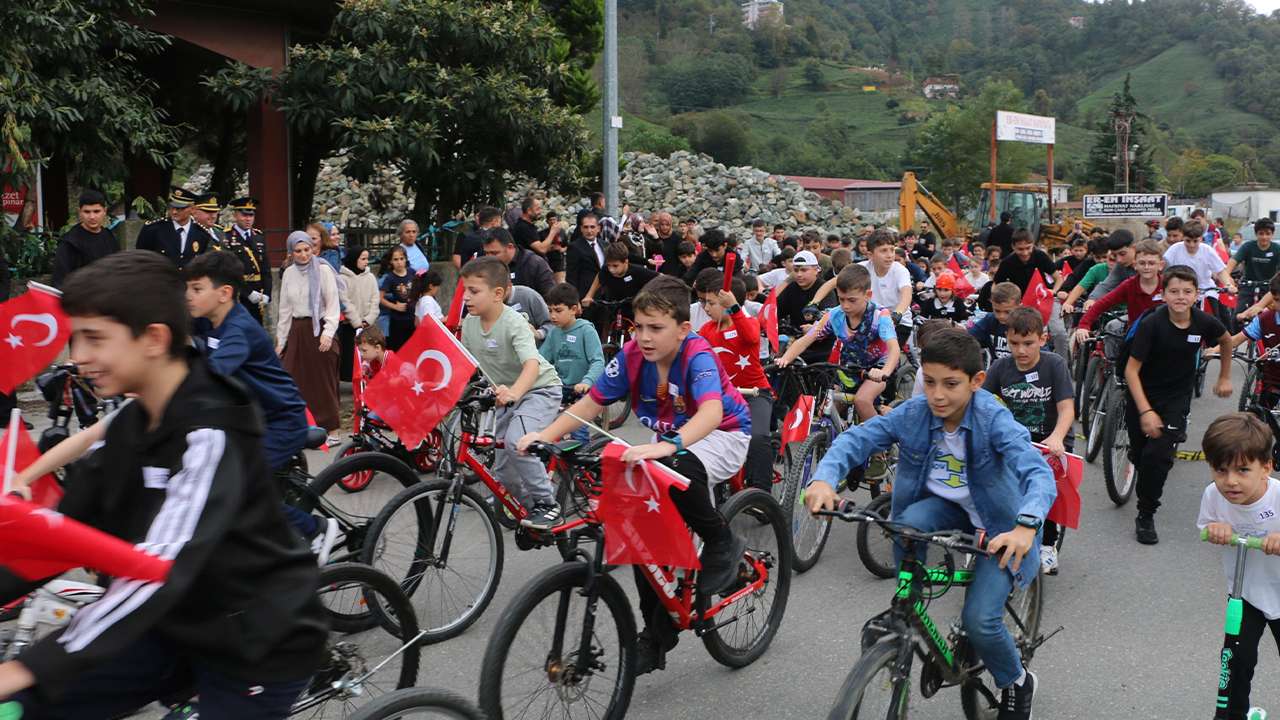 Trabzon Of’ta Cumhuriyet coşkusu pedallarla yaşandı