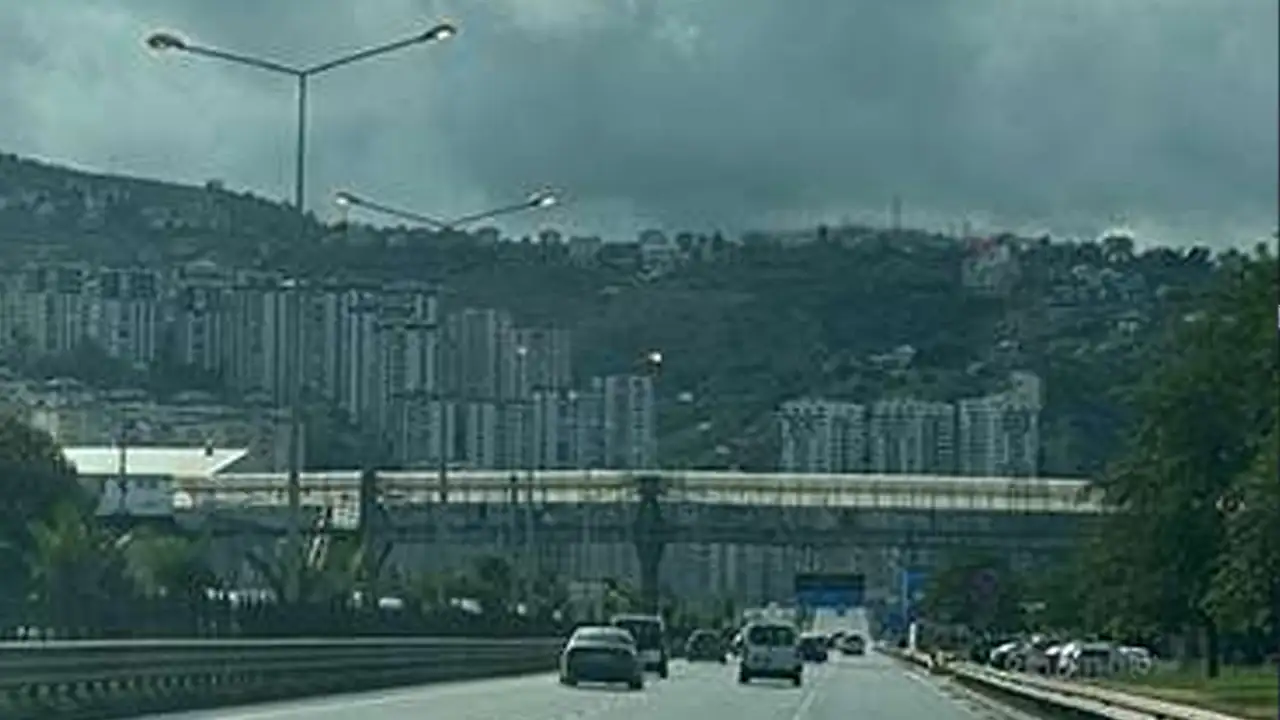 Trabzon’da gündüz yanan, gece sönmeyen lambalar