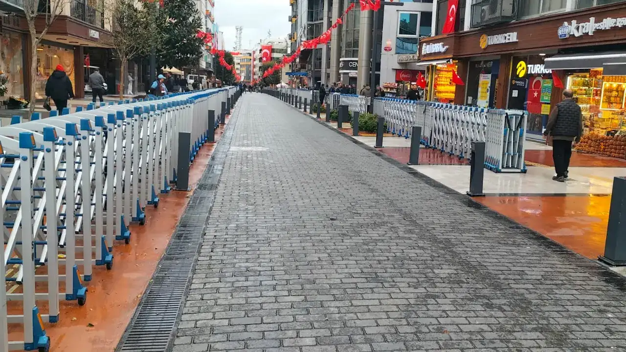 Trabzon’da Cumhuriyet Bayramı coşkusu için sokaklar hazırlanıyor