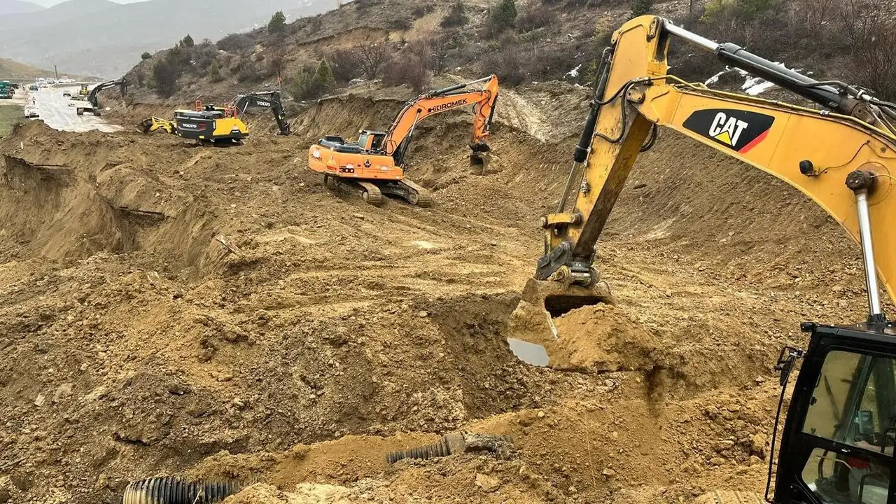 Gümüşhane-Erzincan karayolu heyelanın ardından Aralık’ta açılacak