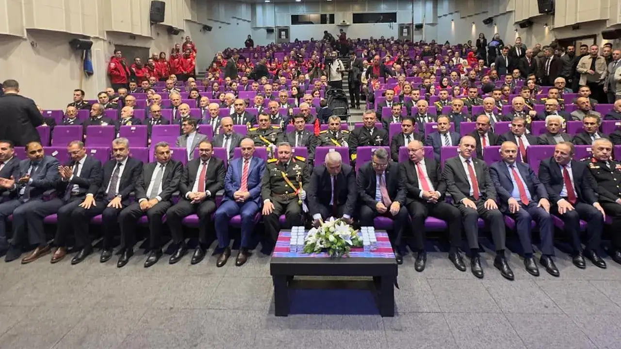 Trabzon’da 102. yıl gururu: Cumhuriyet yaşayan bir değerdir