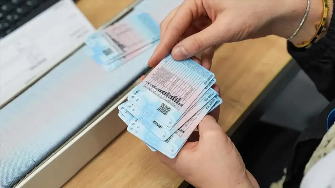 Eski tip ehliyetini yenilemeyenler dikkat: Süre 31 Ekim’de sona eriyor