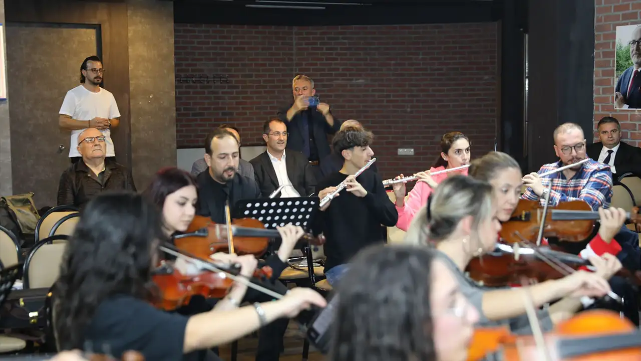 Başkan Ekim, Akçaabat Şehir Orkestrası provasına konuk oldu