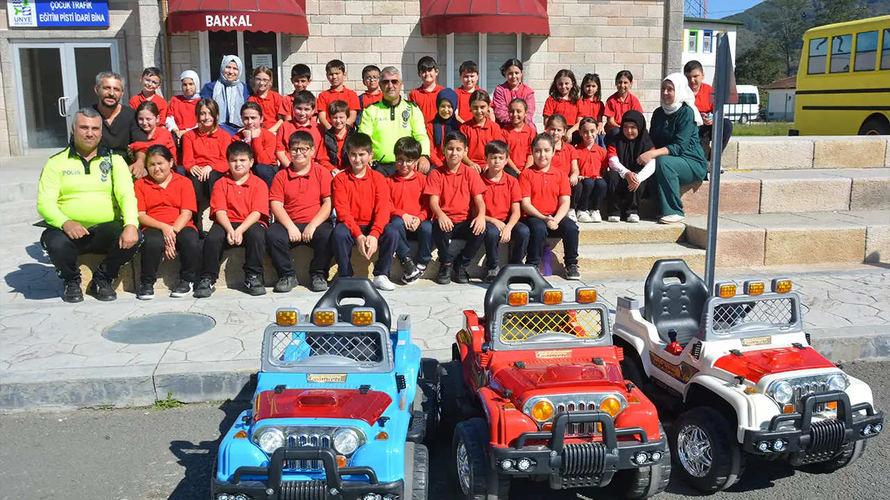 Ordu'da minik öğrenciler trafik kurallarını eğlenerek öğrendi