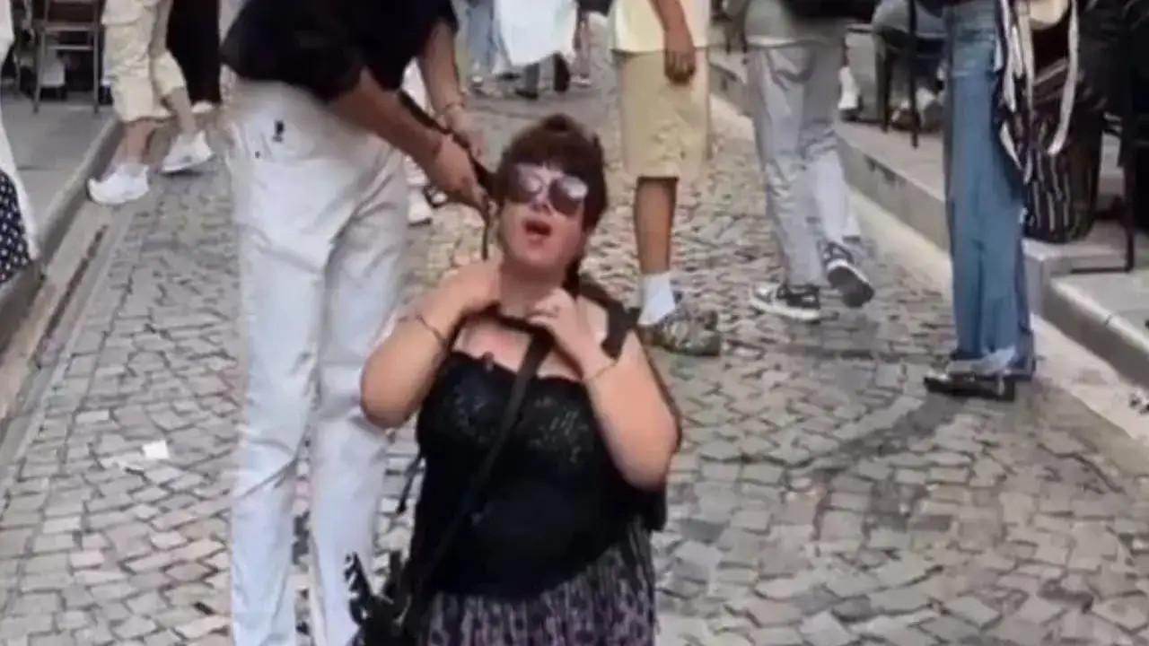 Galata’daki tasmalı yürüyüş skandalında tutuklama