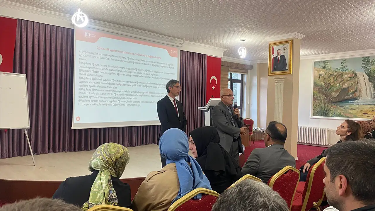 Bayburt’ta öğretmen adaylarına bilgilendirme toplantısı yapıldı