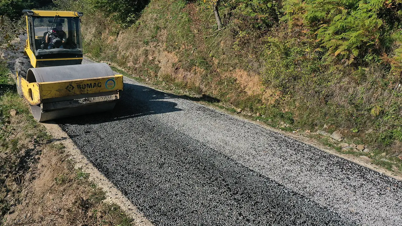 Ordu’da yol seferberliği sürüyor: Çamaş ve Gürgentepe’ye 3,2 kilometre asfalt