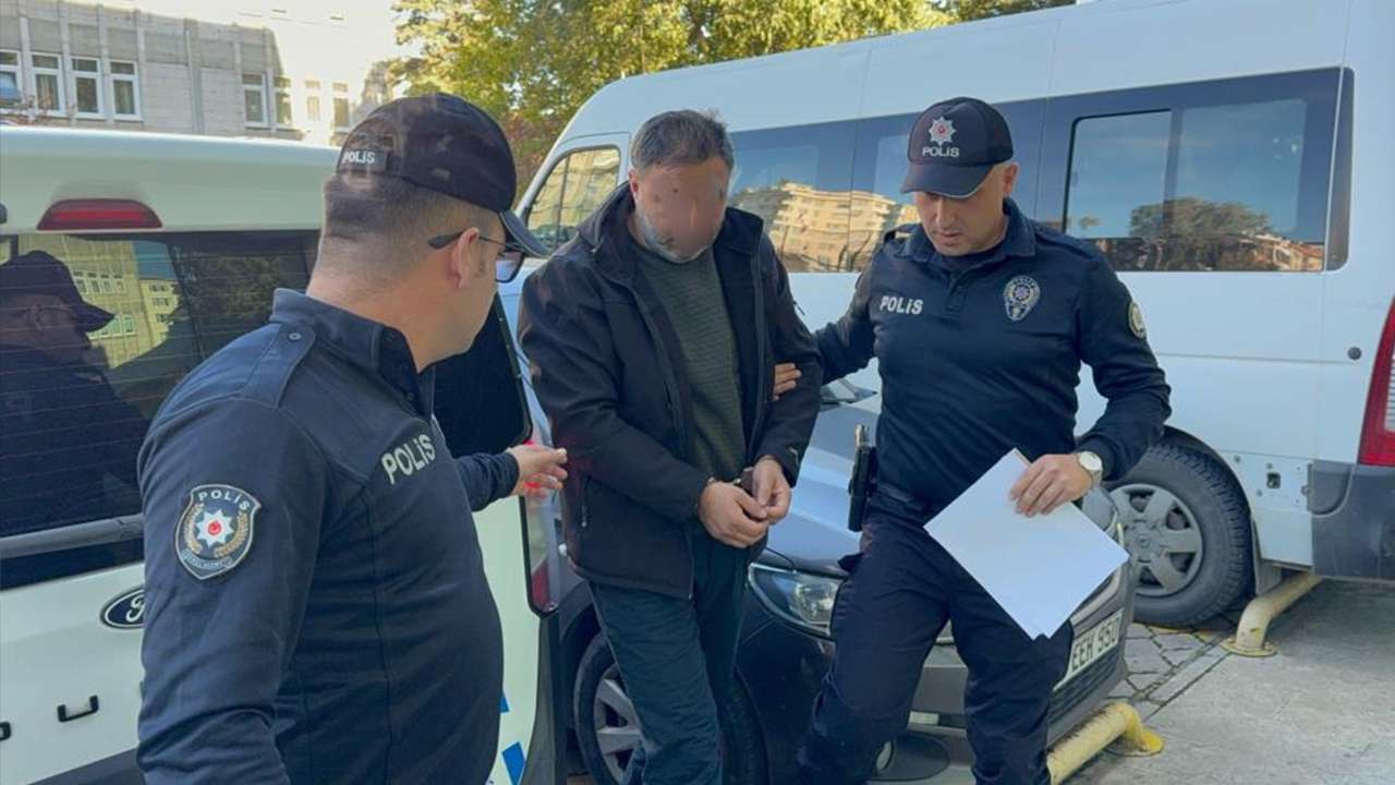 Kırmızı ışıkta ambulans çarptı: 19 yaşındaki öğrenci hayatını kaybetti