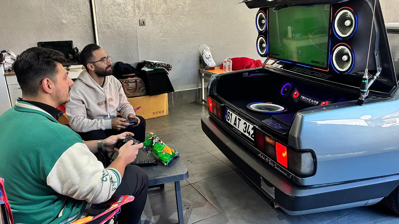 Trabzon’da bu arabanın emsali yok: Televizyonlu, konsollu, 1 milyonluk Tofaş