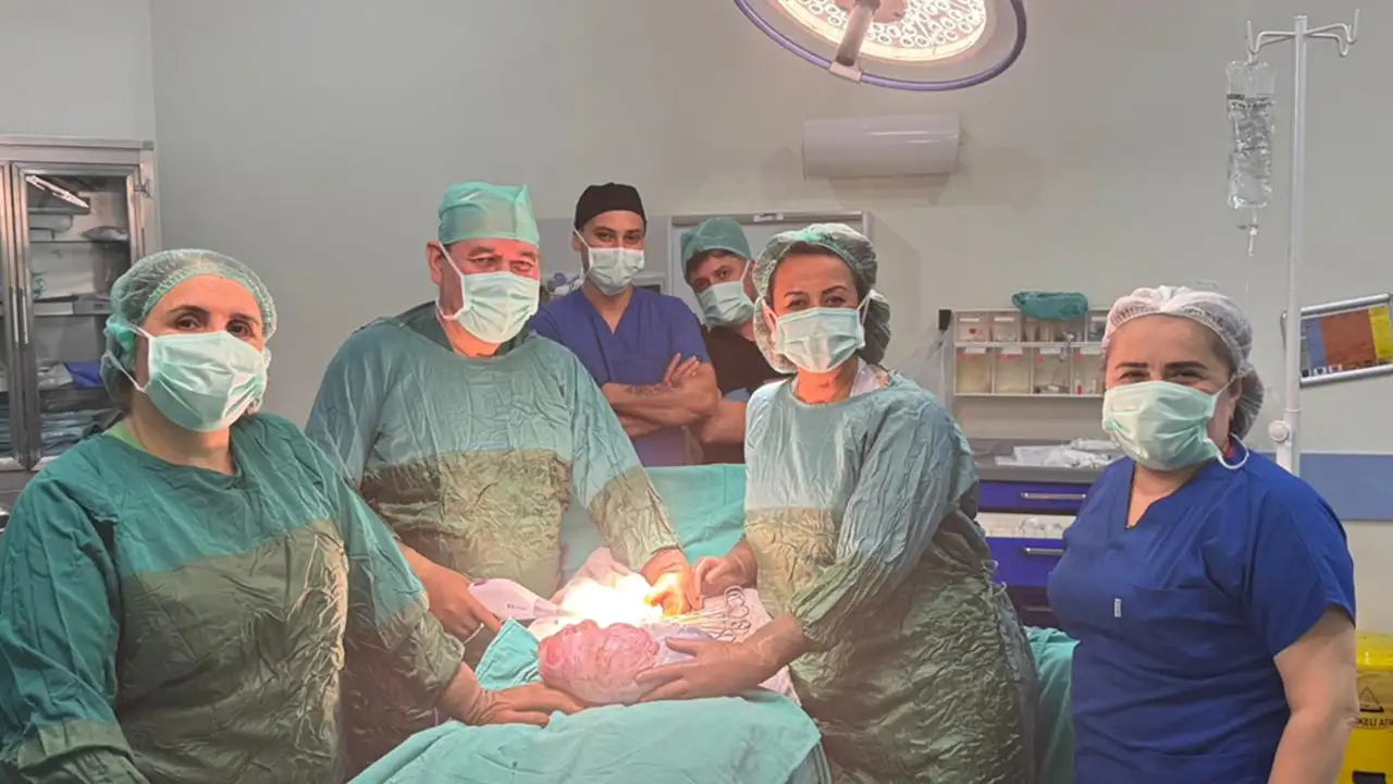 Ordu'da şişkinlik şikayetiyle gitti: Karnından 5 kilogramlık kitle çıkarıldı