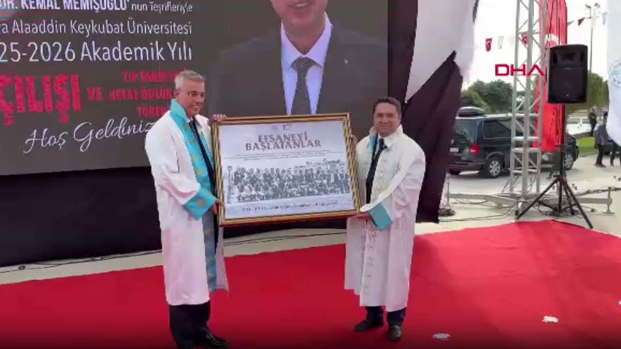 Sağlık Bakanına duygulandıran Trabzonspor hediyesi: Antalya'da verildi