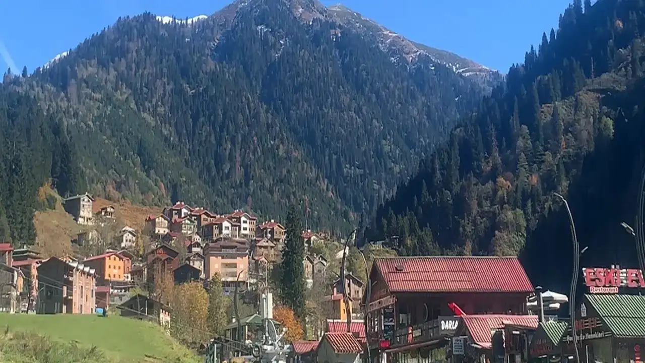 Sonbaharla renge boyanan Ayder Yaylası’nda sessizlik ve seyirlik manzara
