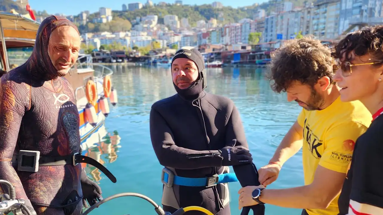 Giresun’da doğa dostu dalış: 400 kilo atık karaya çıkarıldı