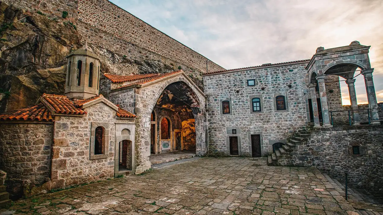 Kızlar Manastırı: Boztepe’nin eteklerinde sessiz bir tarih